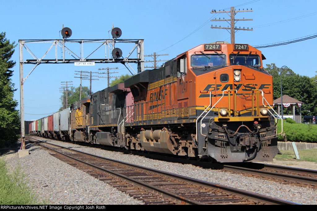 BNSF 7247, UP 6203 & UP 7774